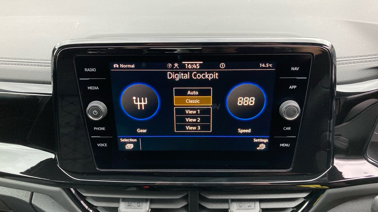 Used Volkswagen T-Roc 2025 for sale - 76322389: Photo 35