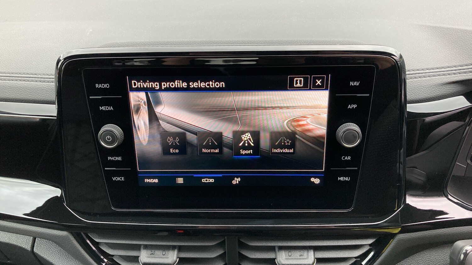 Used Volkswagen T-Roc 2025 for sale - 76322389: Photo 36