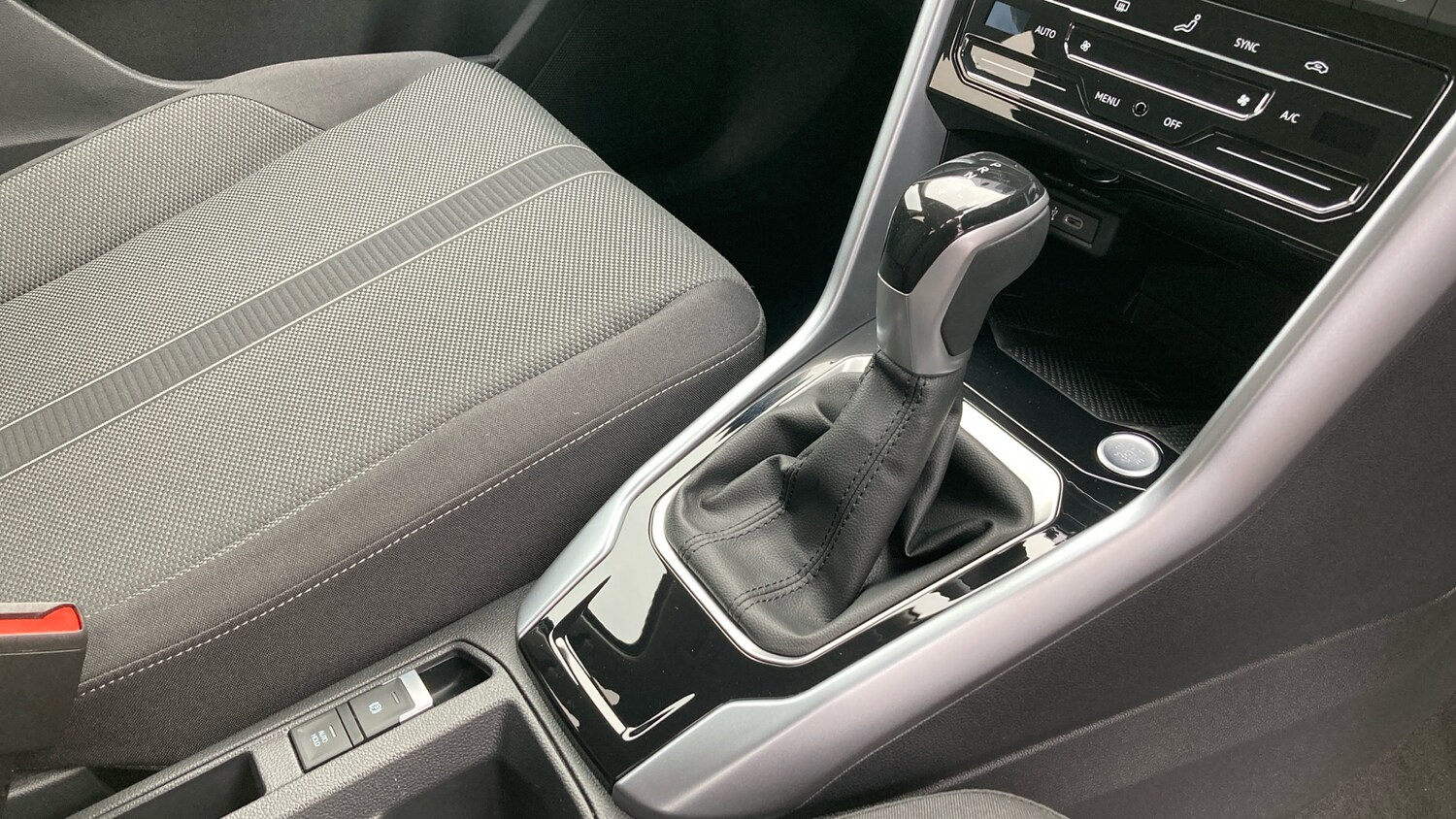 Used Volkswagen T-Roc 2025 for sale - 76322401: Photo 14