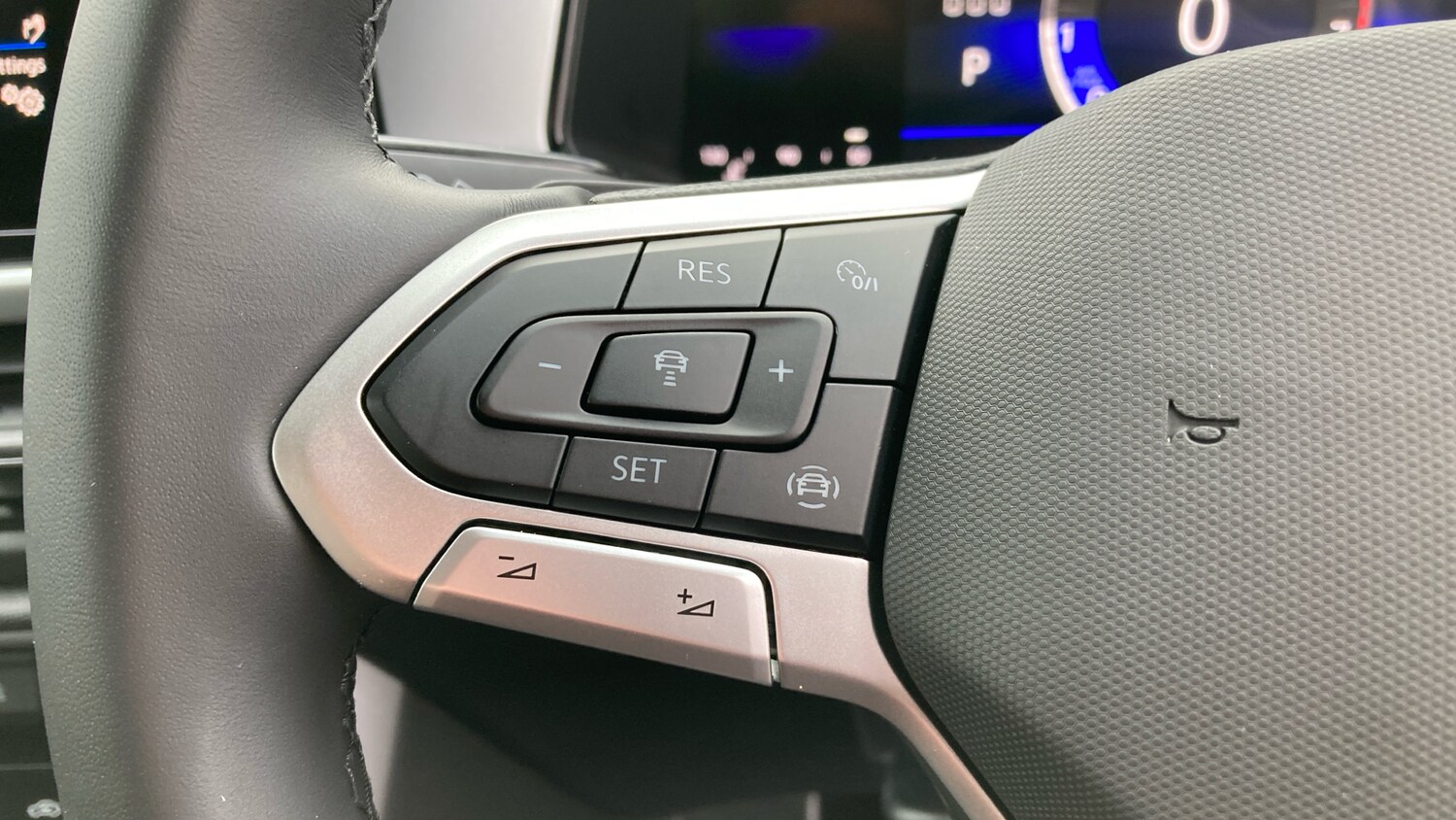 Used Volkswagen T-Roc 2025 for sale - 76322401: Photo 17