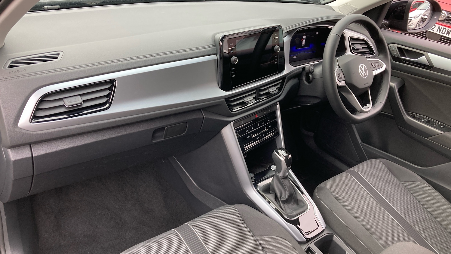 Used Volkswagen T-Roc 2025 for sale - 76322401: Photo 2