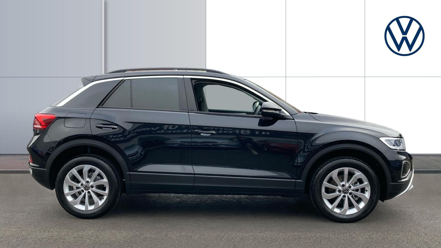 Used Volkswagen T-Roc 2025 for sale - 76322401: Photo 4