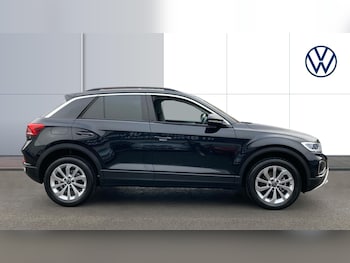 Used Volkswagen T-Roc 2025 for sale - 76322401: Photo