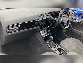 Used Volkswagen Touran 2020 for sale - 77392538: Photo