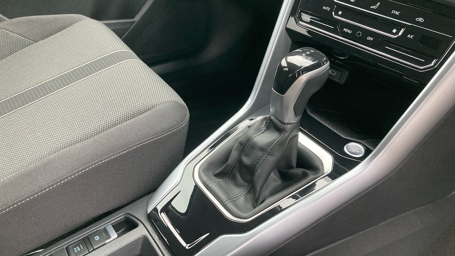 Used Volkswagen T-Roc 2025 for sale - 77077210: Photo 14