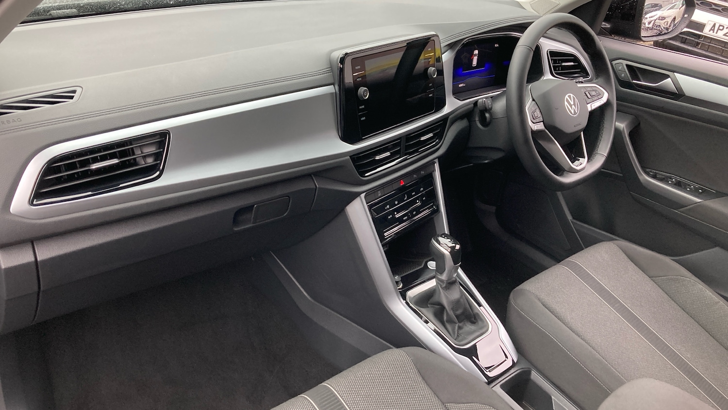 Used Volkswagen T-Roc 2025 for sale - 77077210: Photo 2