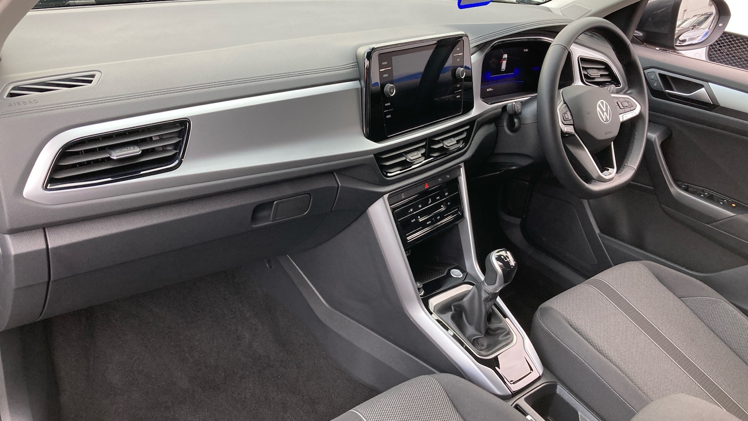 Used Volkswagen T-Roc 2025 for sale - 76807423: Photo 2