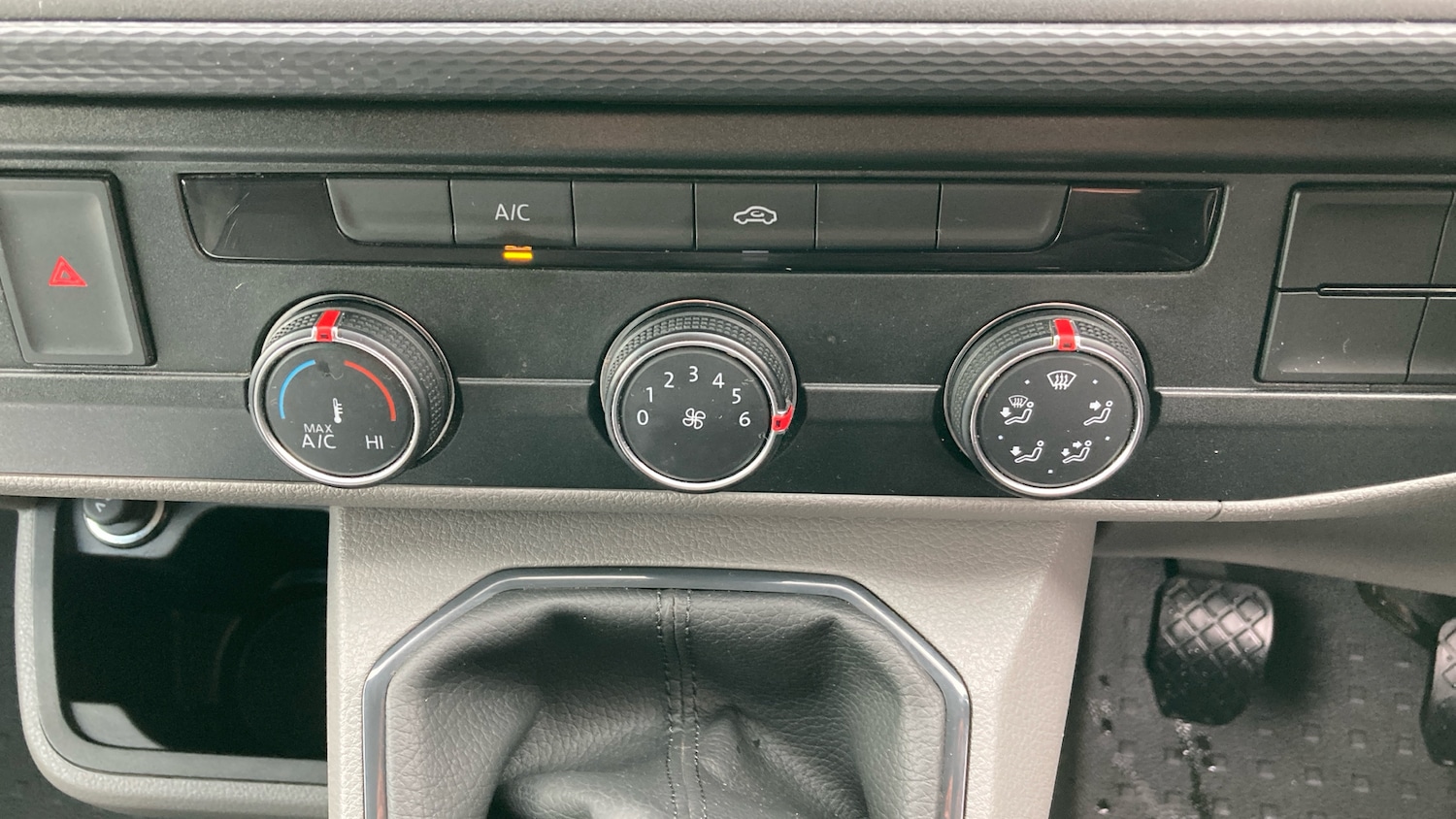 Used Volkswagen Transporter 2024 for sale - 76302115: Photo 13