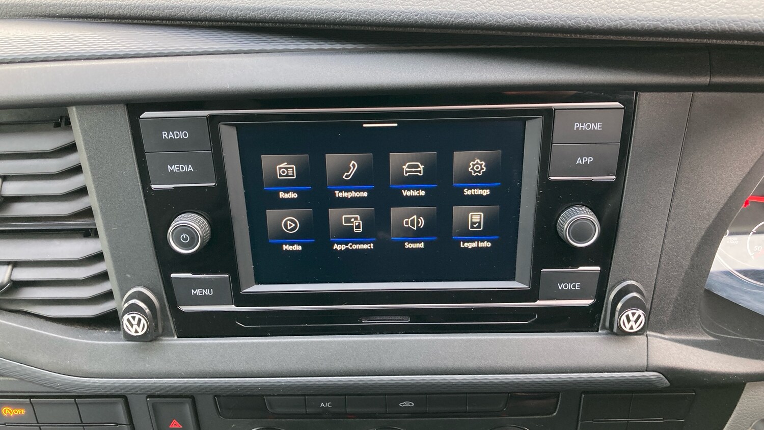 Used Volkswagen Transporter 2024 for sale - 76302115: Photo 25