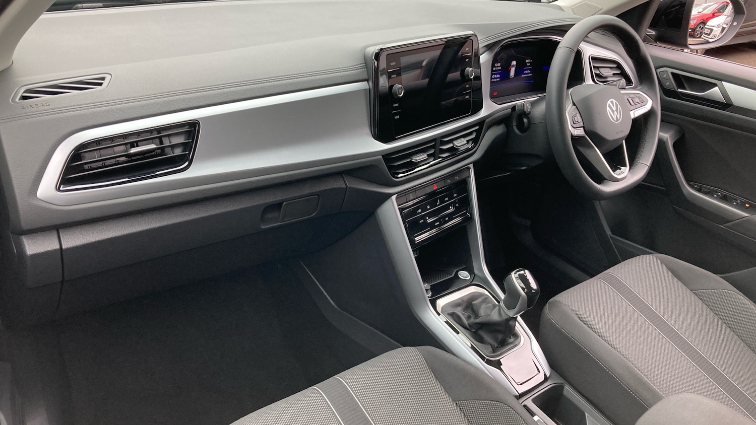 Used Volkswagen T-Roc 2025 for sale - 76272354: Photo 2