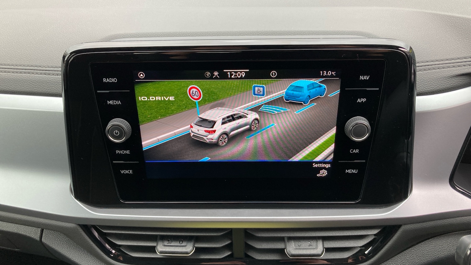 Used Volkswagen T-Roc 2025 for sale - 76272354: Photo 34