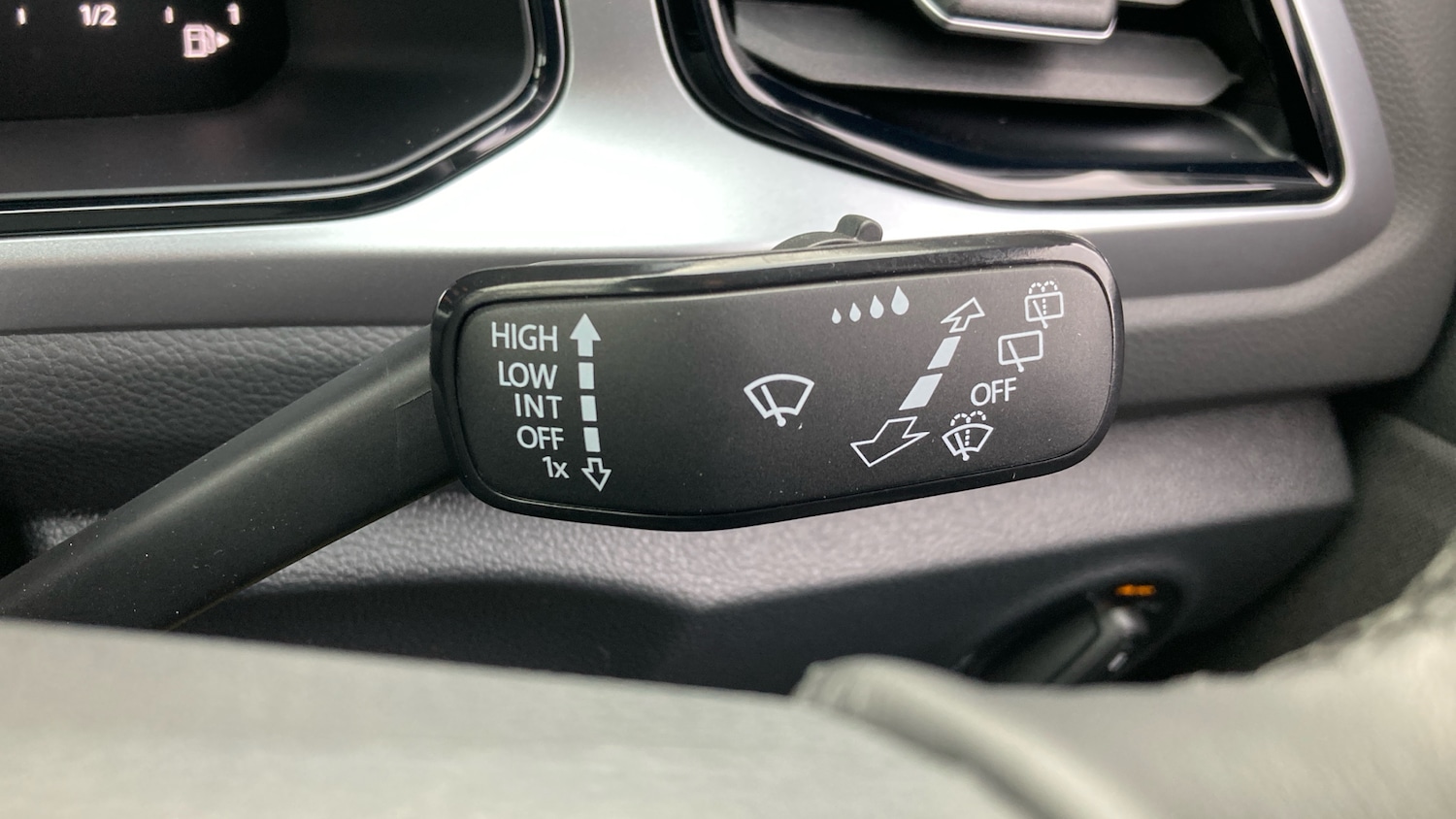 Used Volkswagen T-Roc 2025 for sale - 76638525: Photo 37