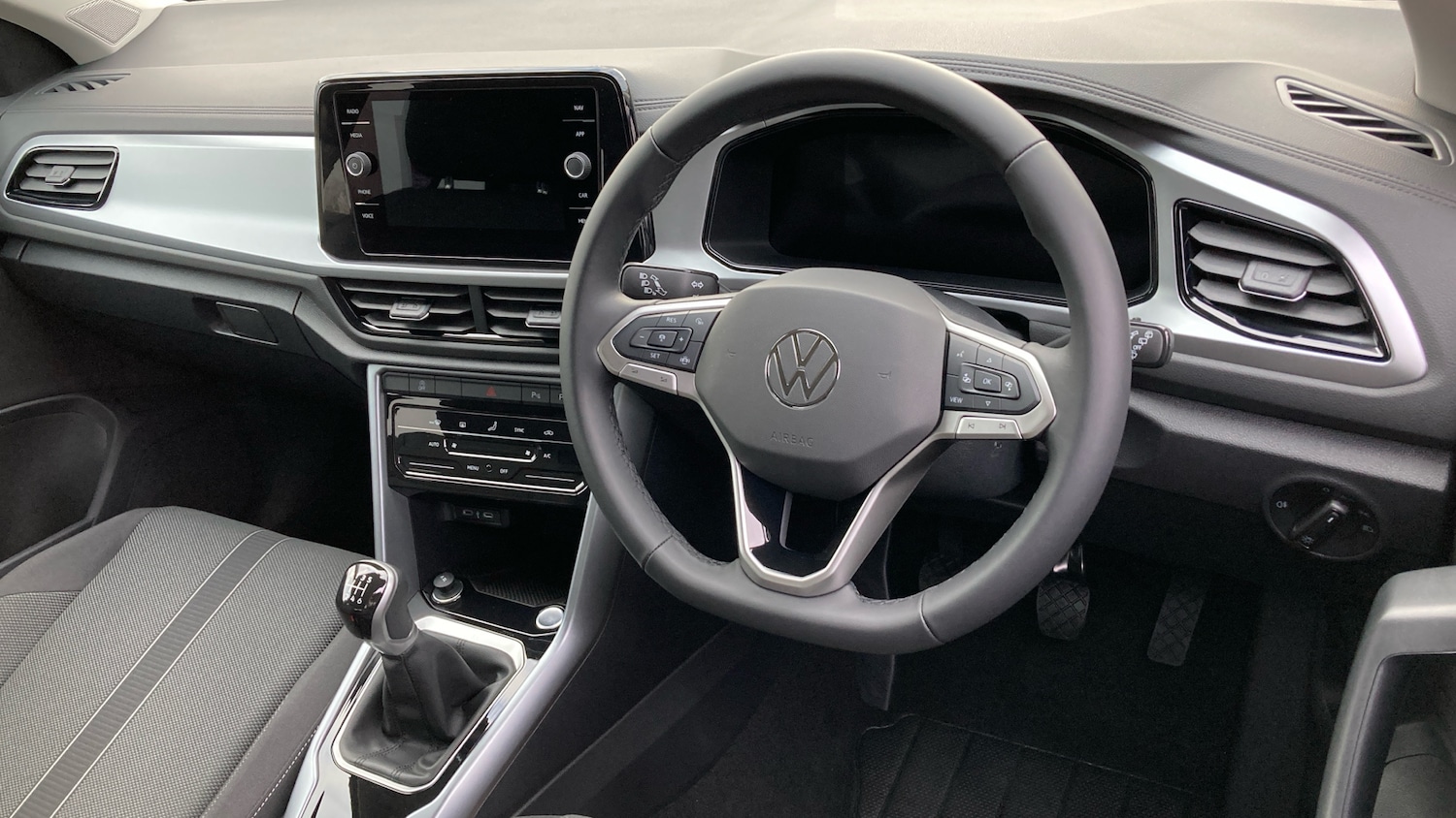 Used Volkswagen T-Roc 2025 for sale - 76638525: Photo 6