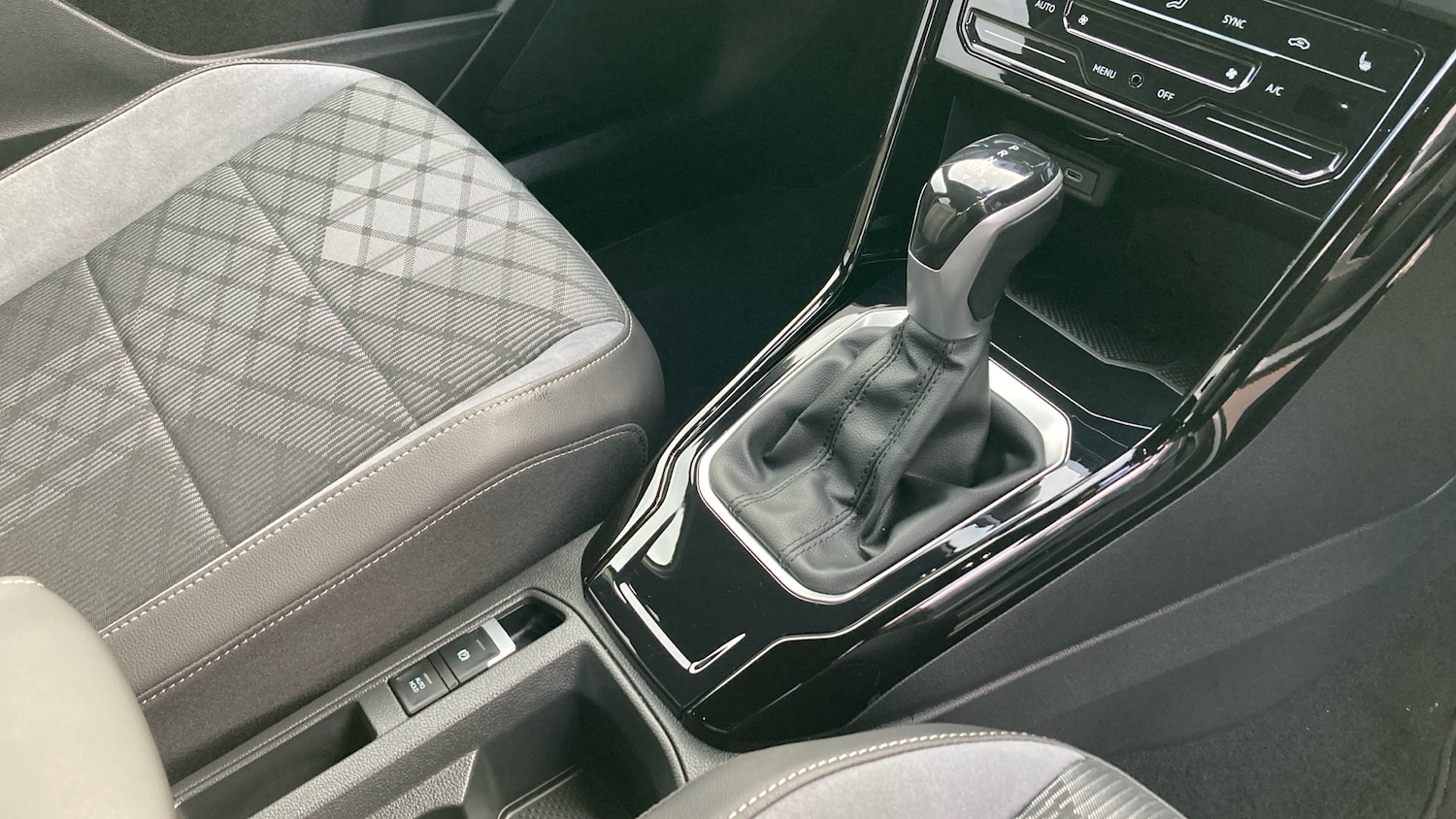 Used Volkswagen T-Roc 2025 for sale - 76957001: Photo 14