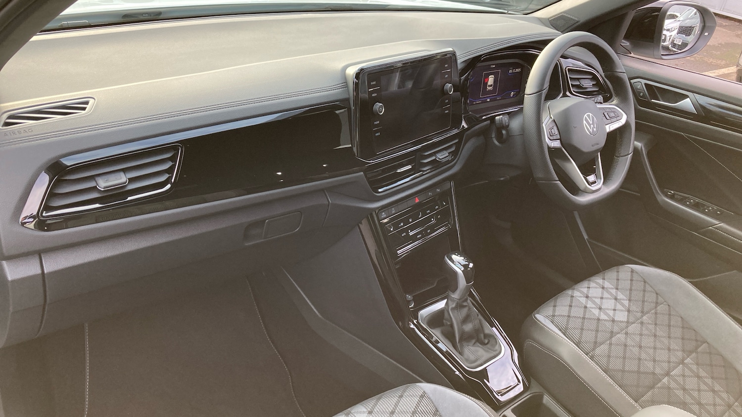 Used Volkswagen T-Roc 2025 for sale - 76957001: Photo 2