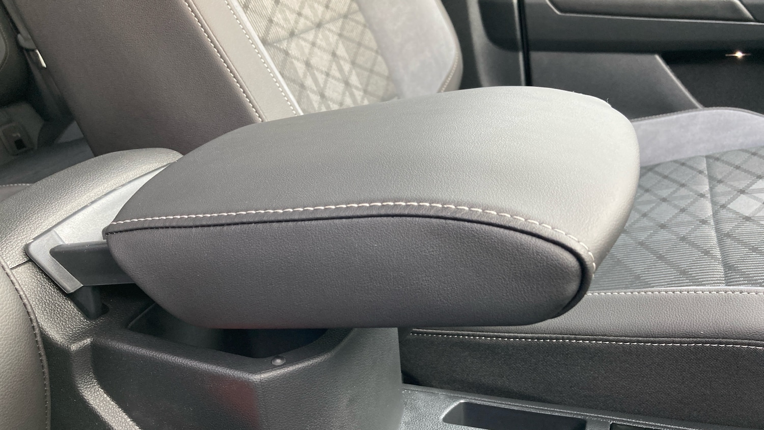 Used Volkswagen T-Roc 2025 for sale - 76957001: Photo 23