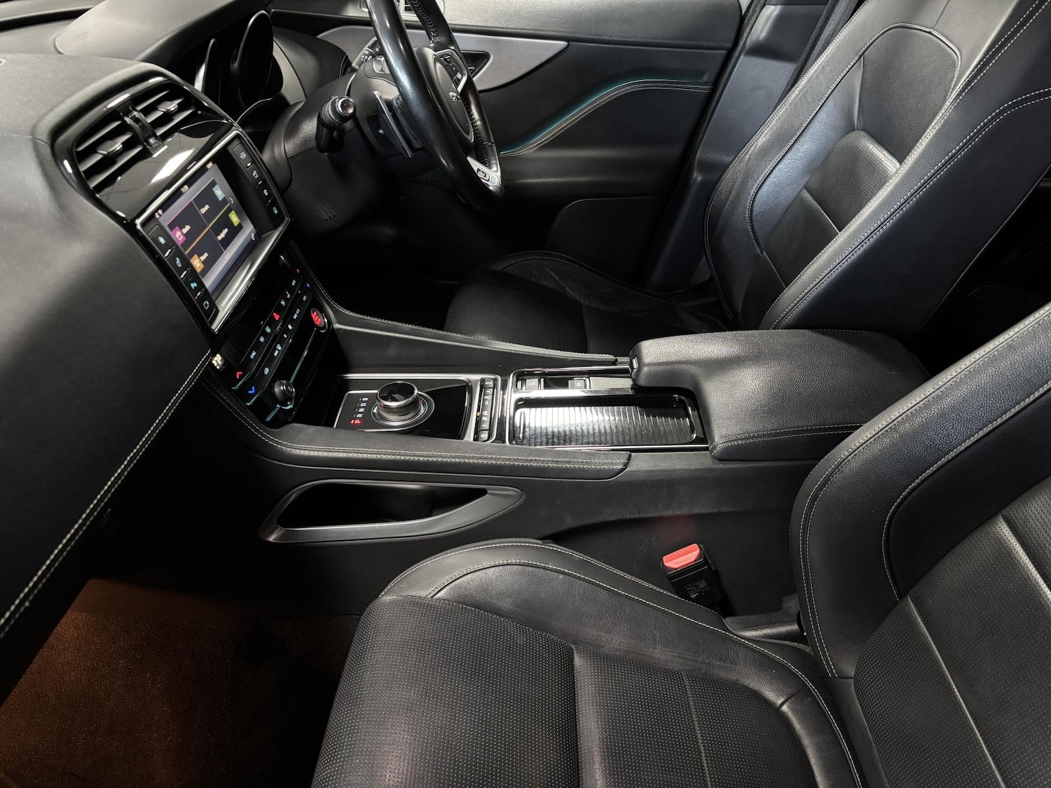 Used Jaguar F-Pace 2018 for sale - 76652973: Photo 33