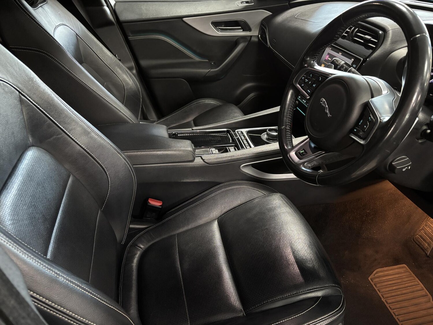 Used Jaguar F-Pace 2018 for sale - 76652973: Photo 34