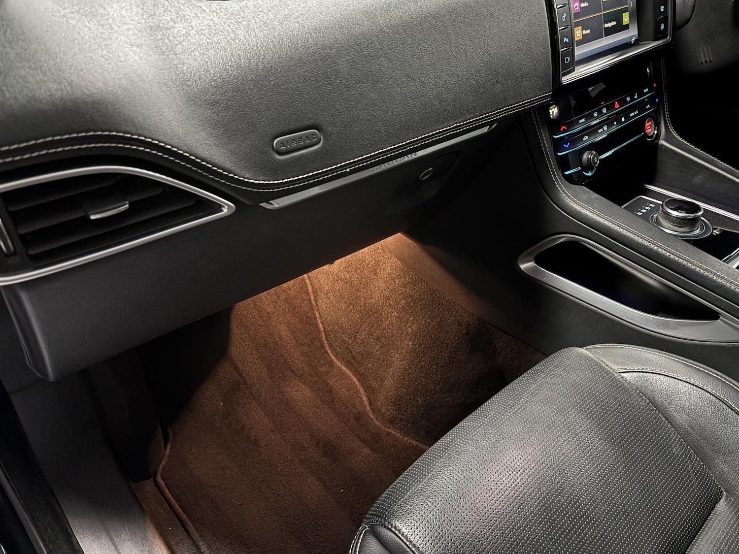 Used Jaguar F-Pace 2018 for sale - 76652973: Photo 36