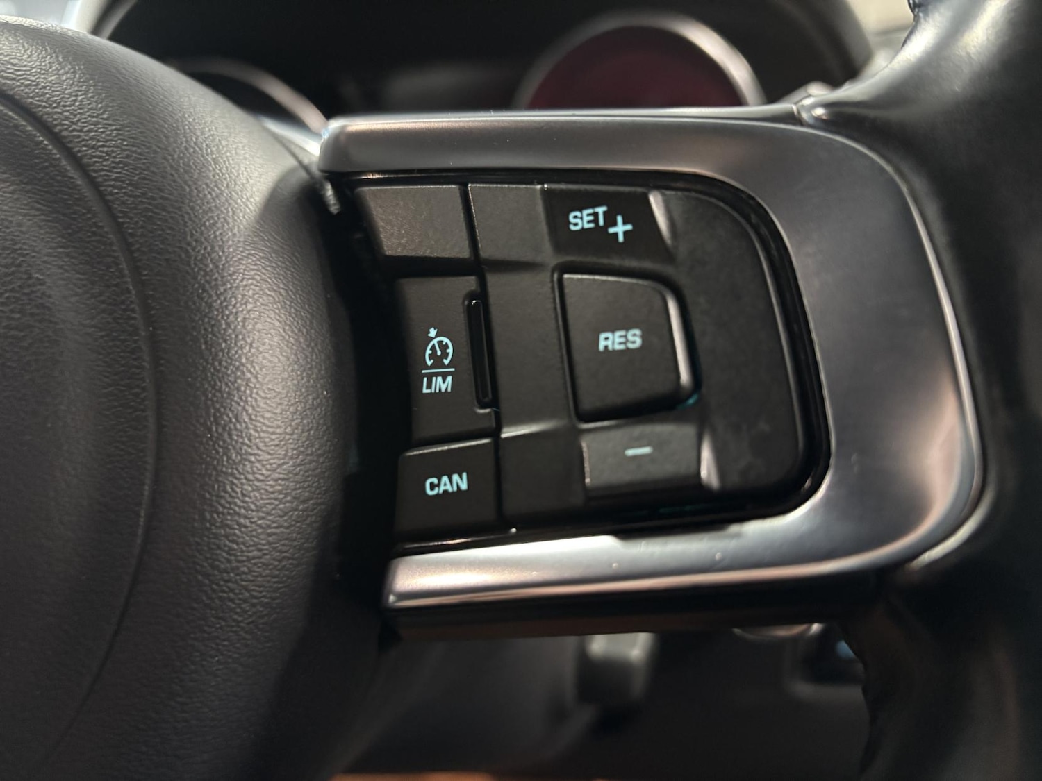 Used Jaguar F-Pace 2018 for sale - 76652973: Photo 45