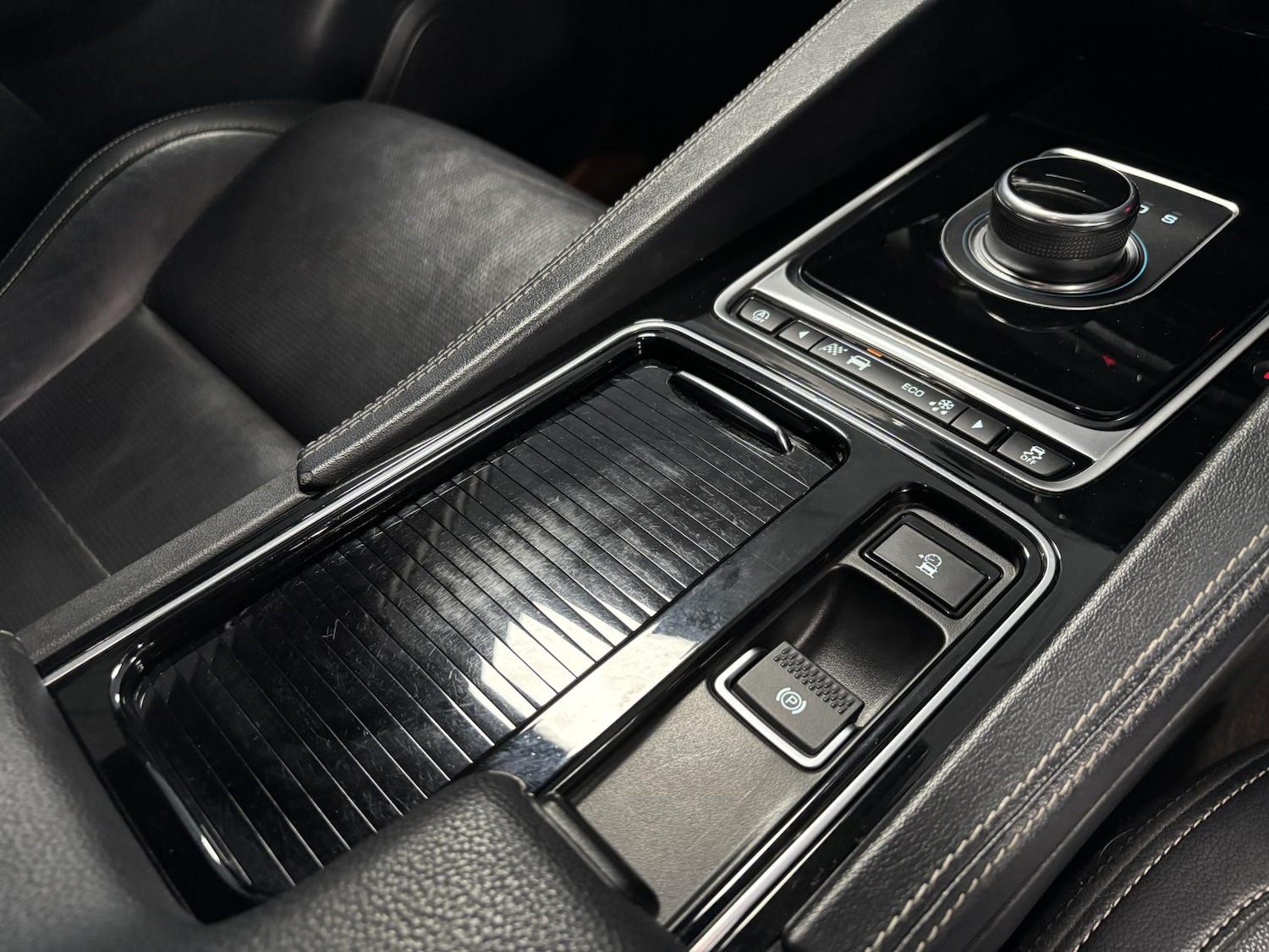 Used Jaguar F-Pace 2018 for sale - 76652973: Photo 46