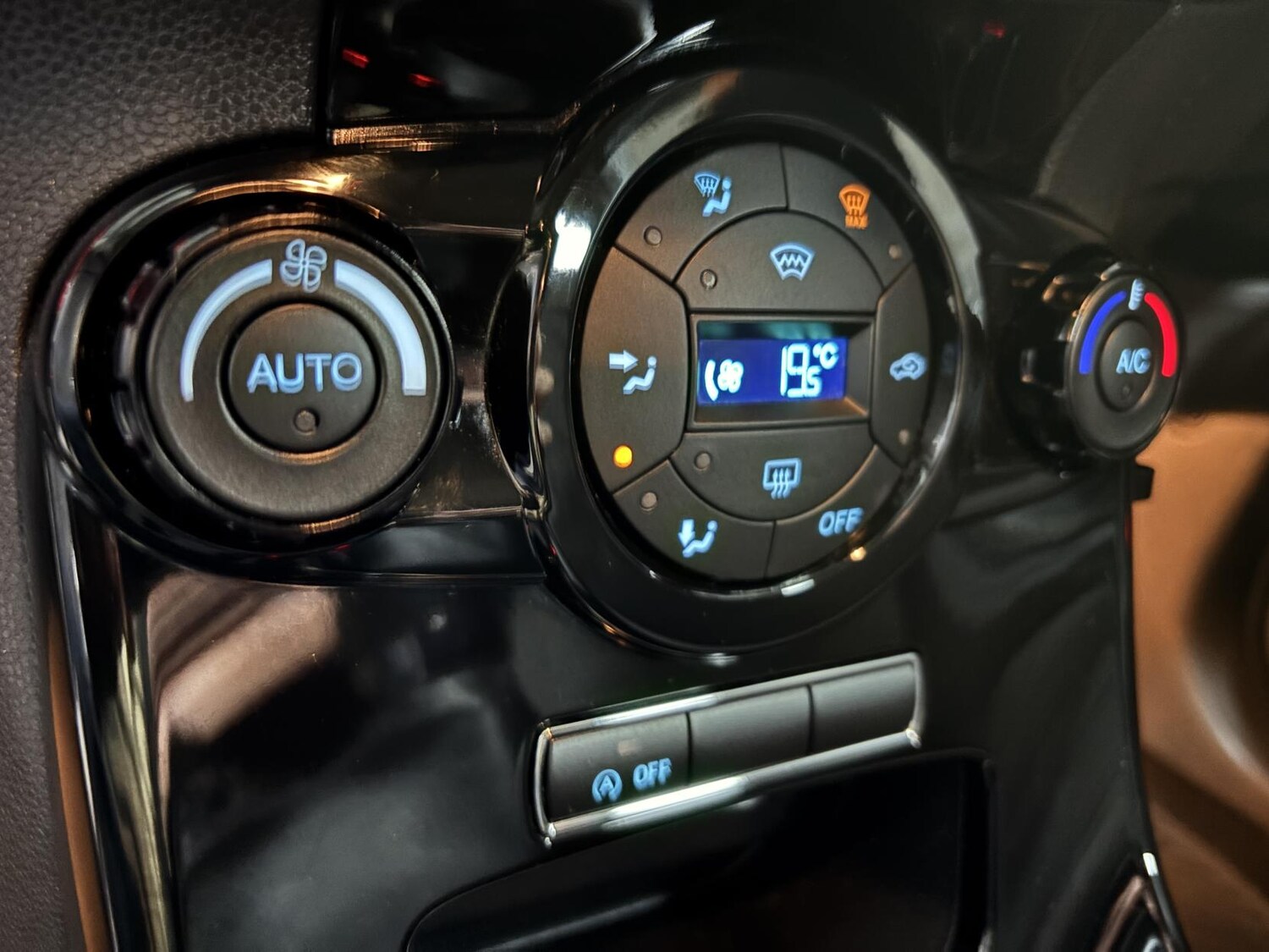 Used Ford Fiesta 2014 for sale - 77573126: Photo 34