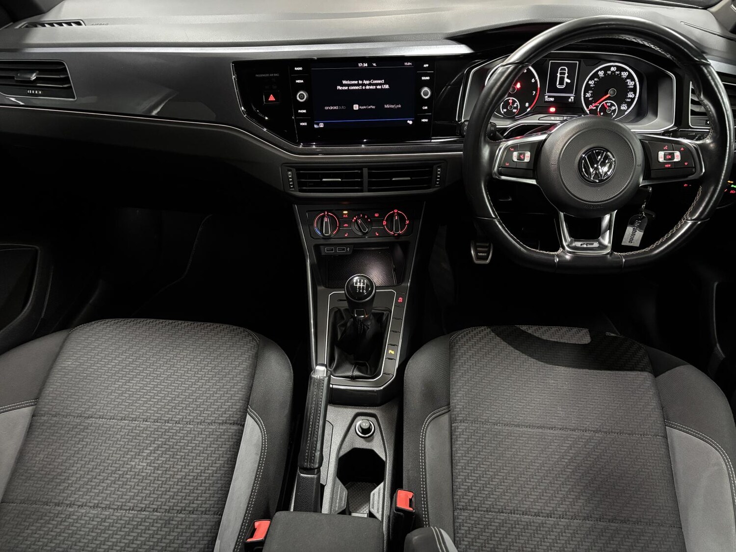 Used Volkswagen Polo 2018 for sale - 76560664: Photo 2