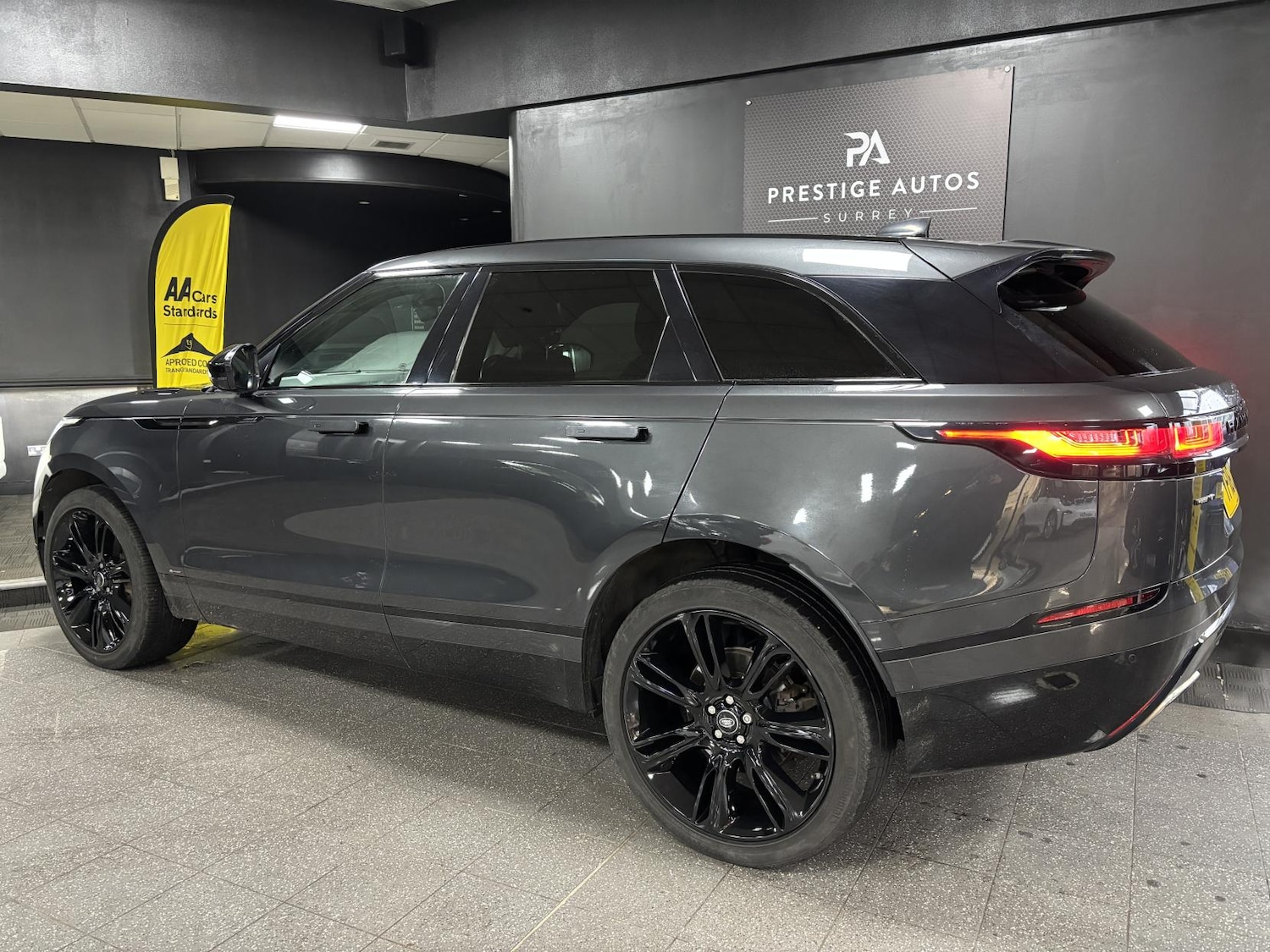 Used Land Rover Range Rover Velar 2018 for sale - 76964295: Photo 3