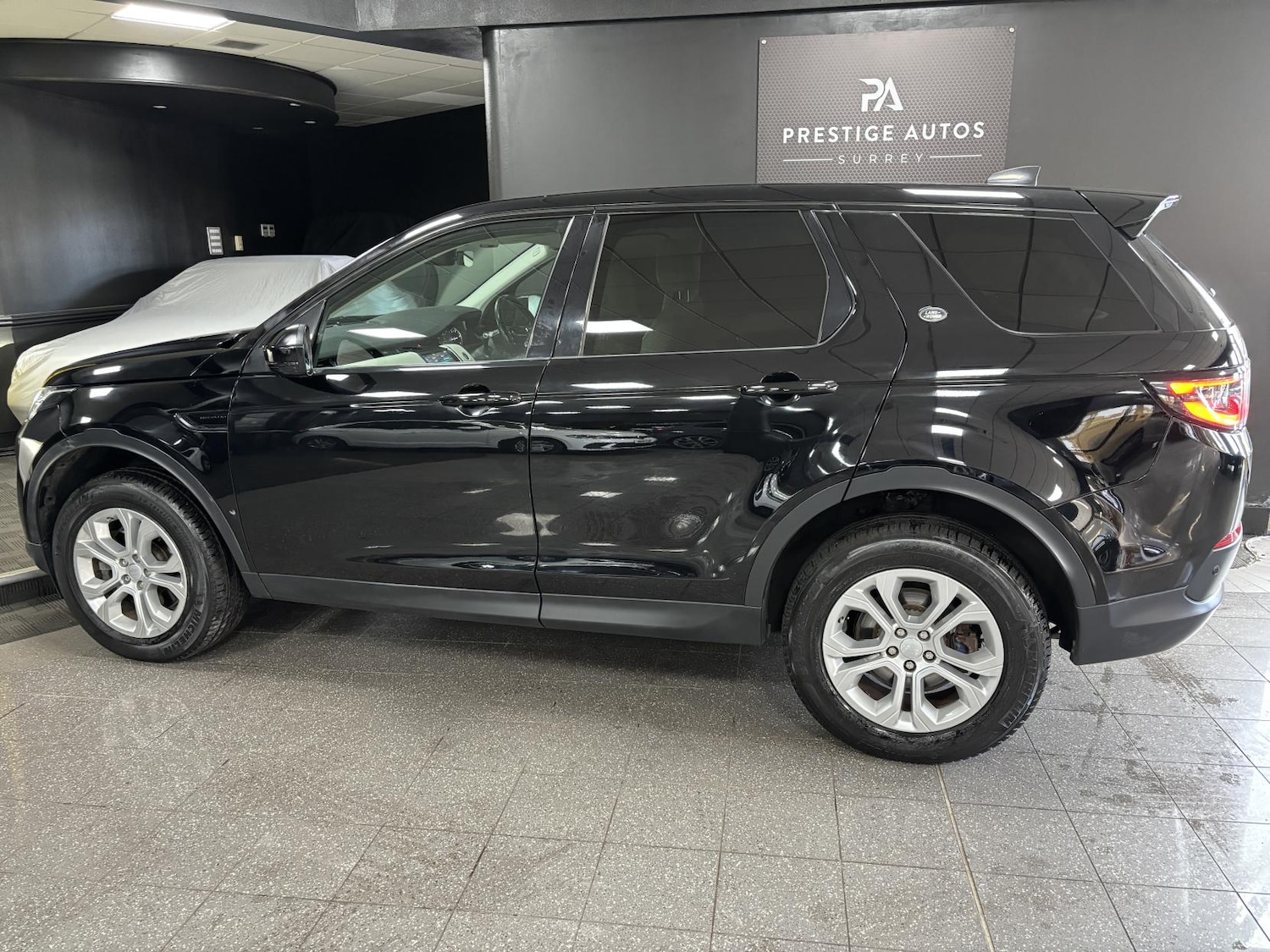 Used Land Rover Discovery Sport 2019 for sale - 77822680: Photo 3