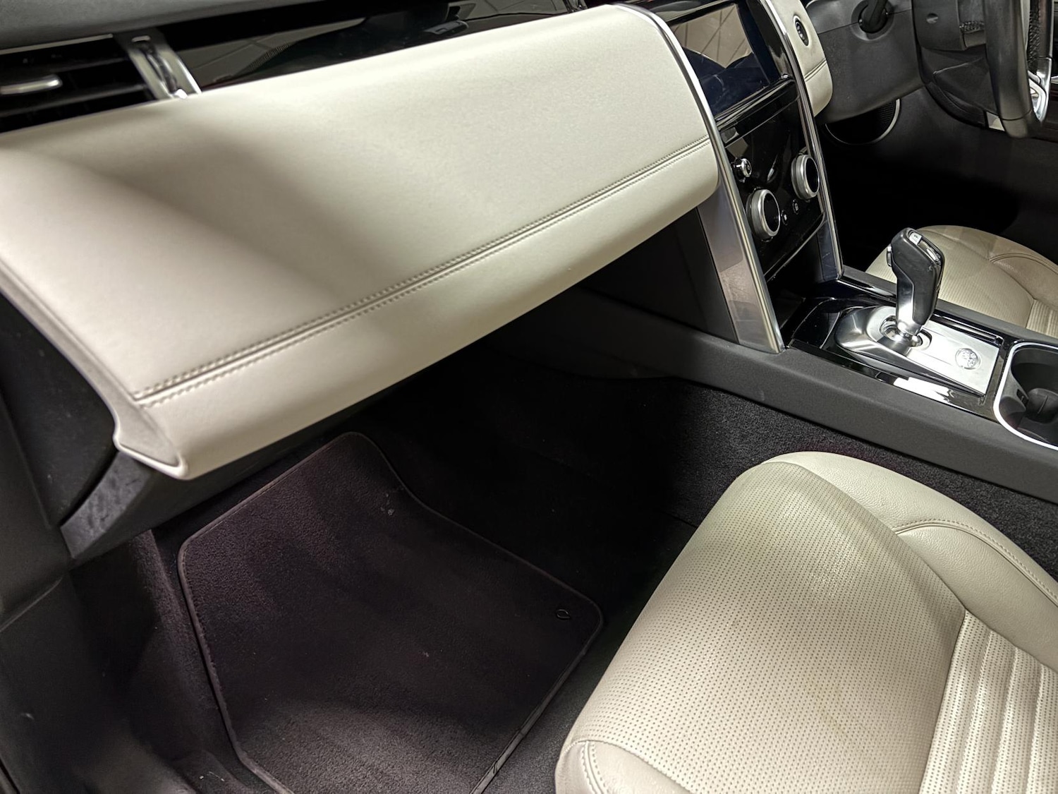 Used Land Rover Discovery Sport 2019 for sale - 77822680: Photo 37