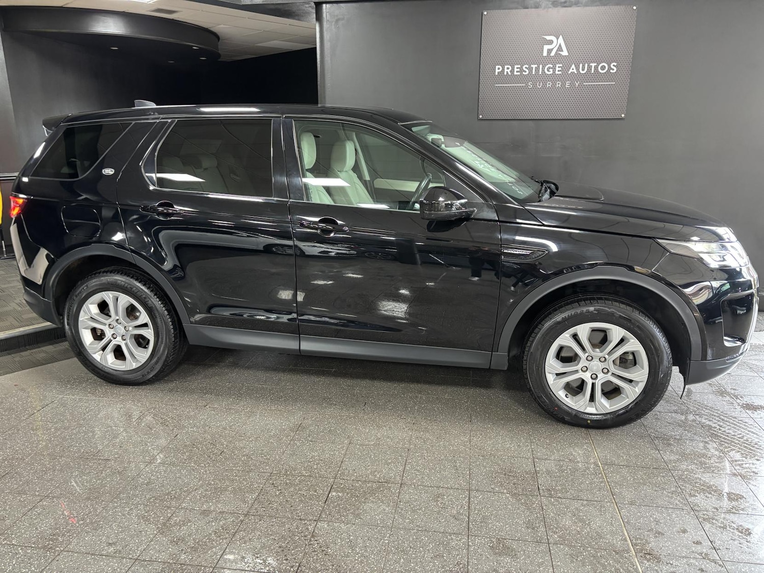 Used Land Rover Discovery Sport 2019 for sale - 77822680: Photo 4