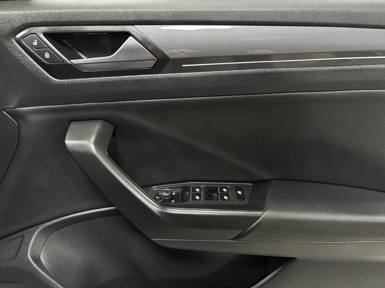 Used Volkswagen T-Roc 2020 for sale - 76534365: Photo 65