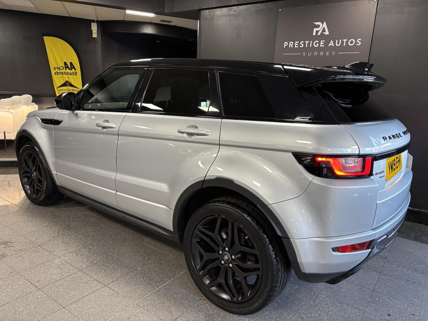 Used Land Rover Range Rover Evoque 2019 for sale - 77235616: Photo 3