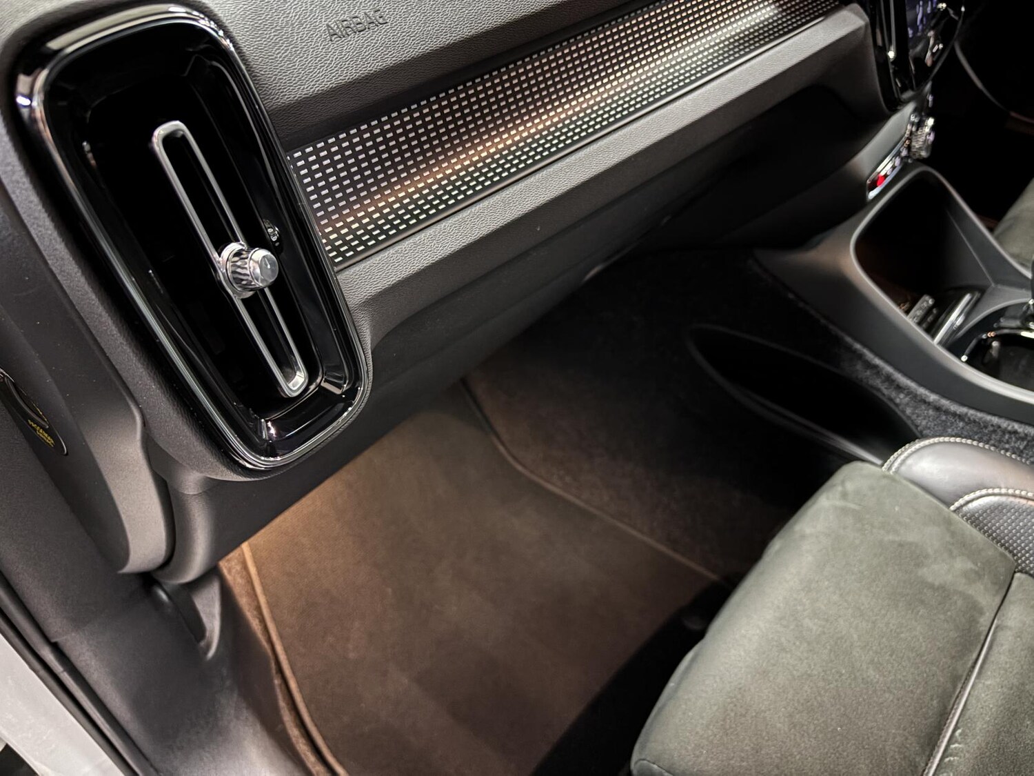 Used Volvo XC40 2019 for sale - 77640944: Photo 39