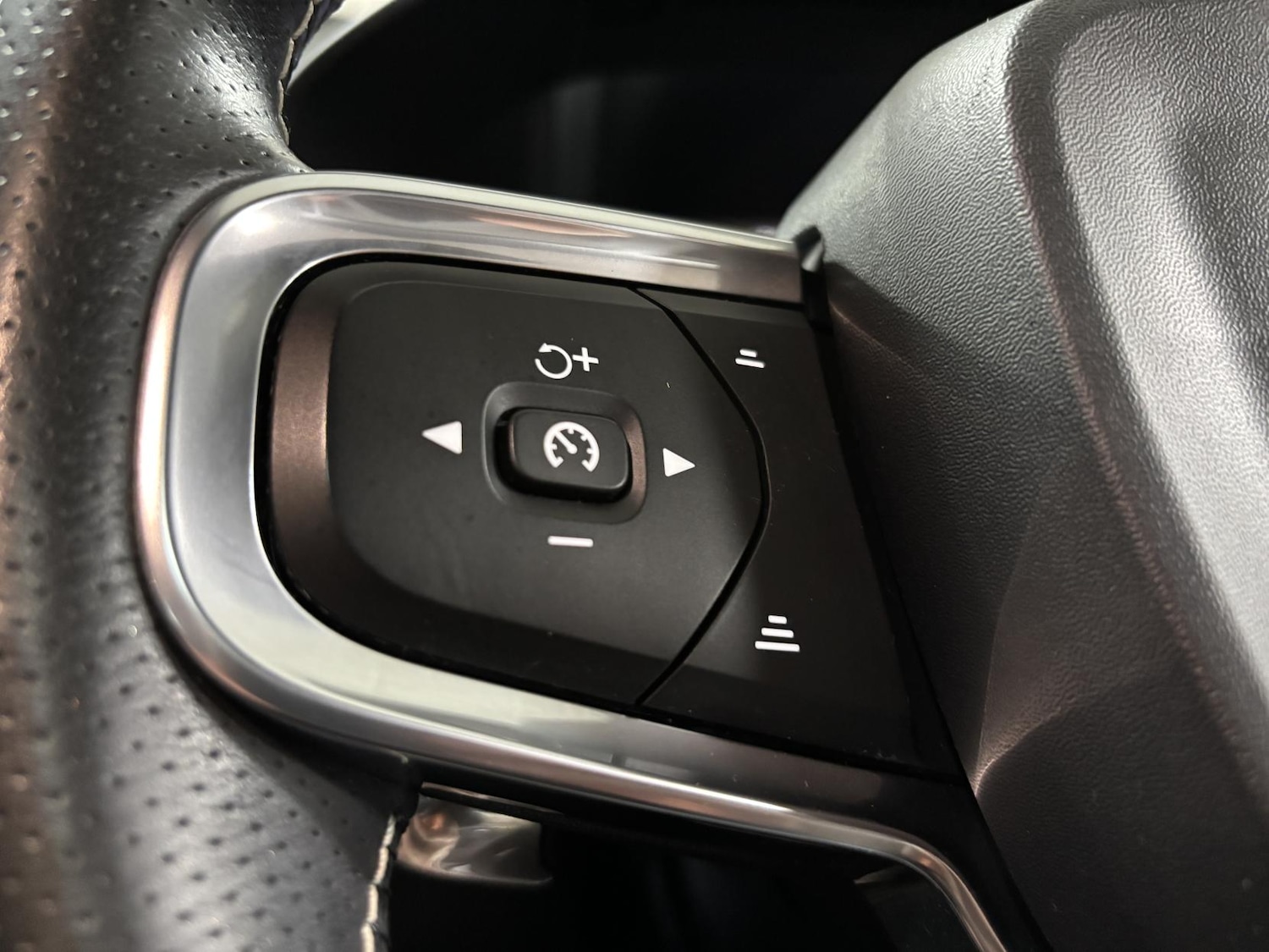 Used Volvo XC40 2019 for sale - 77640944: Photo 44