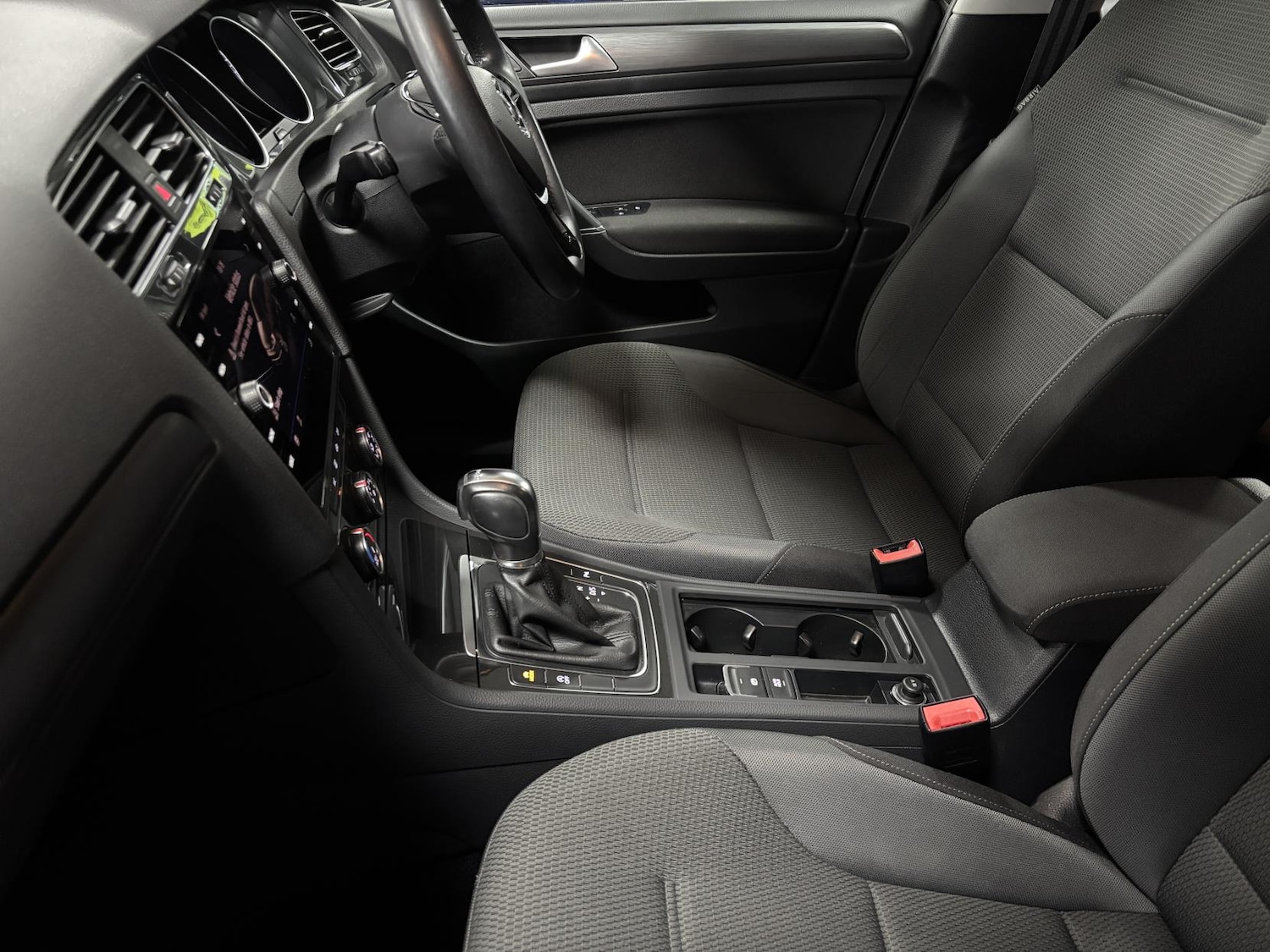 Used Volkswagen Golf 2018 for sale - 76882179: Photo 32