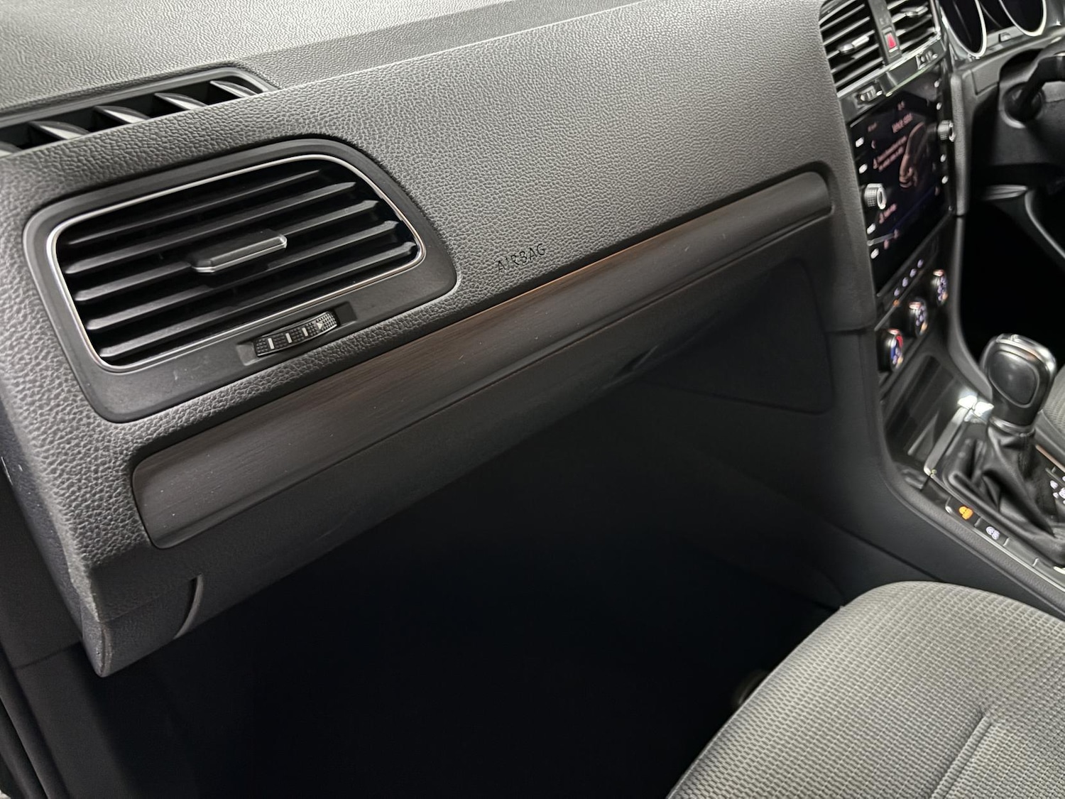 Used Volkswagen Golf 2018 for sale - 76882179: Photo 35