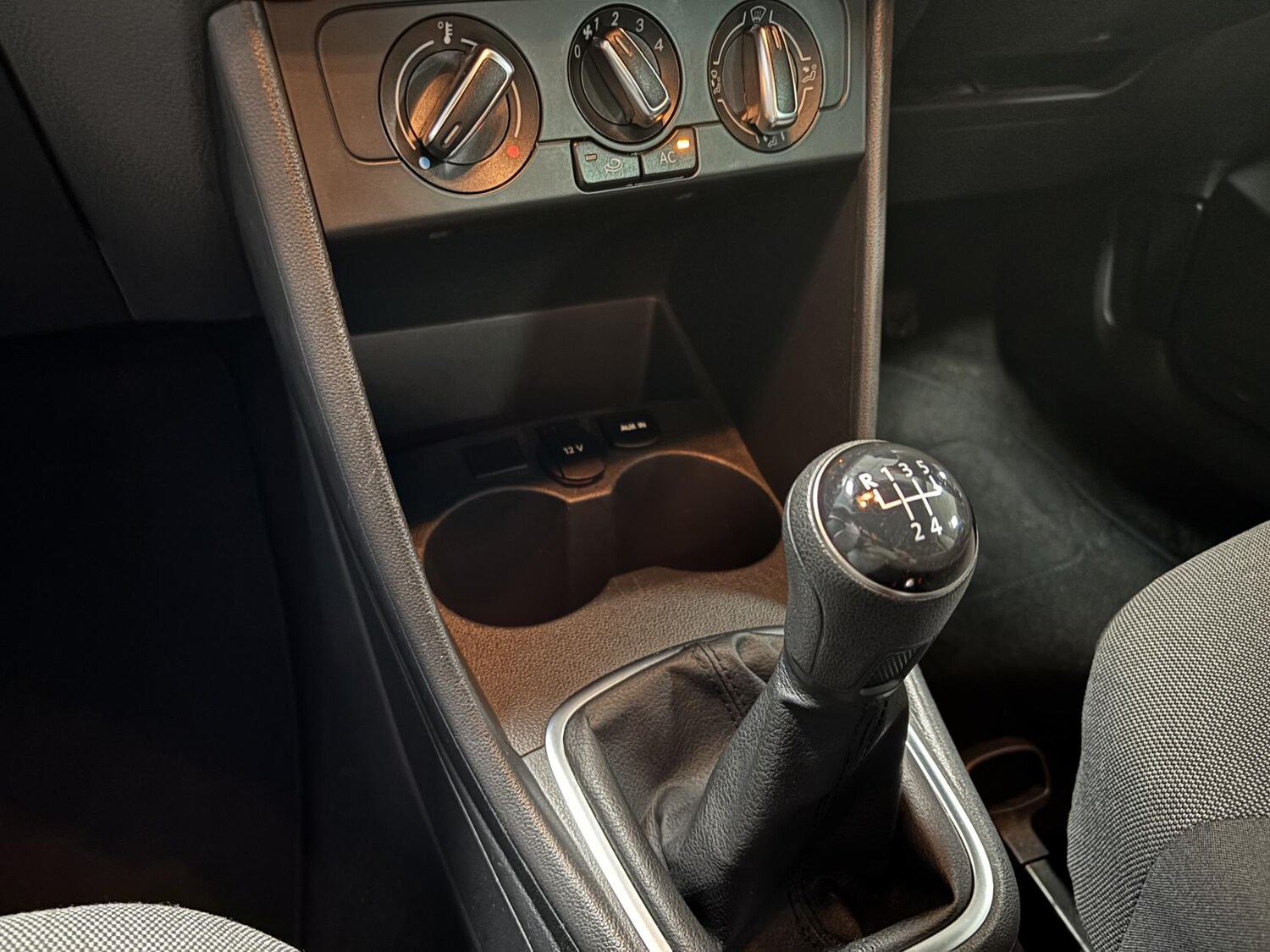 Used Volkswagen Polo 2014 for sale - 76534350: Photo 38