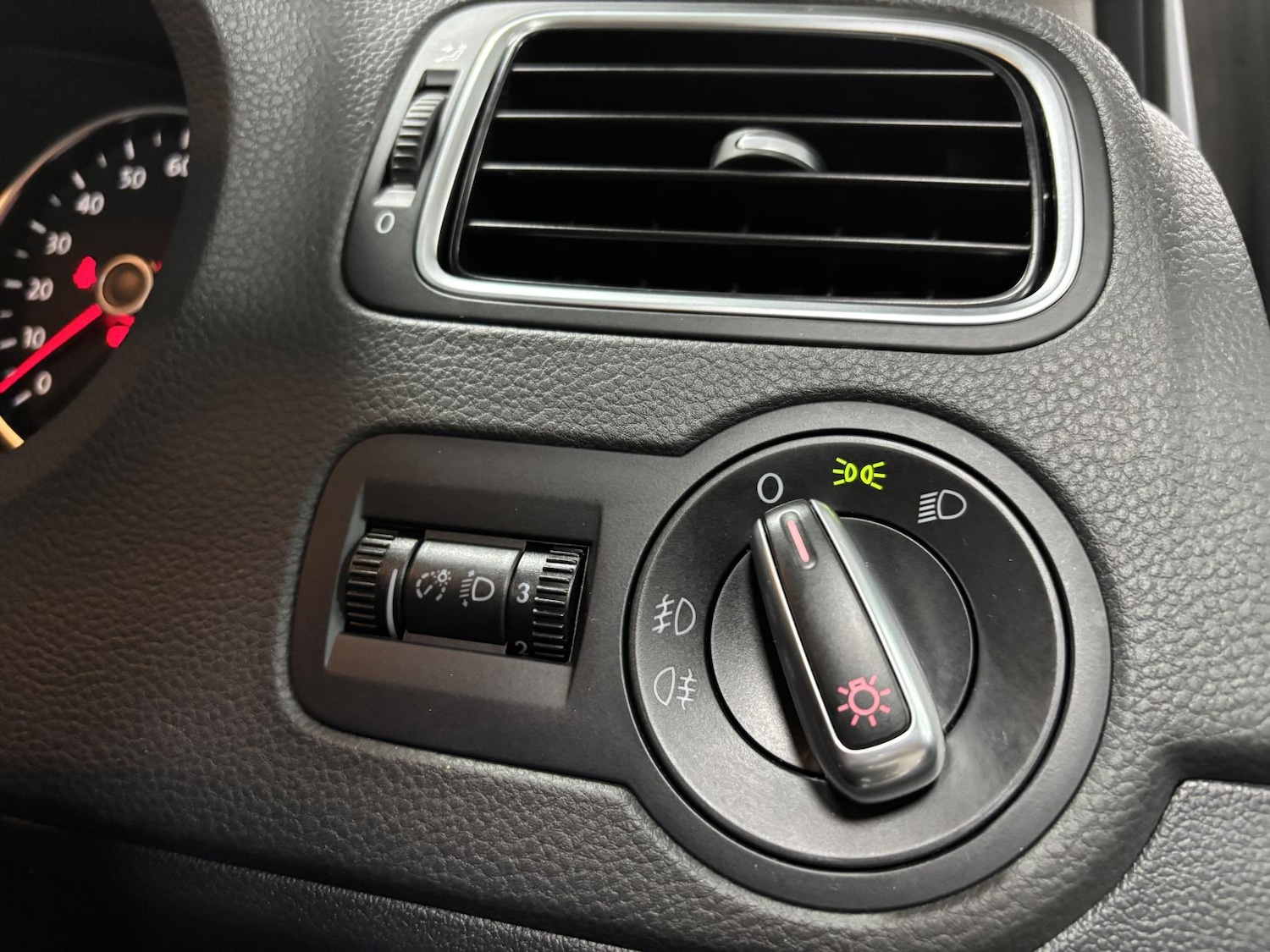 Used Volkswagen Polo 2014 for sale - 76534350: Photo 40