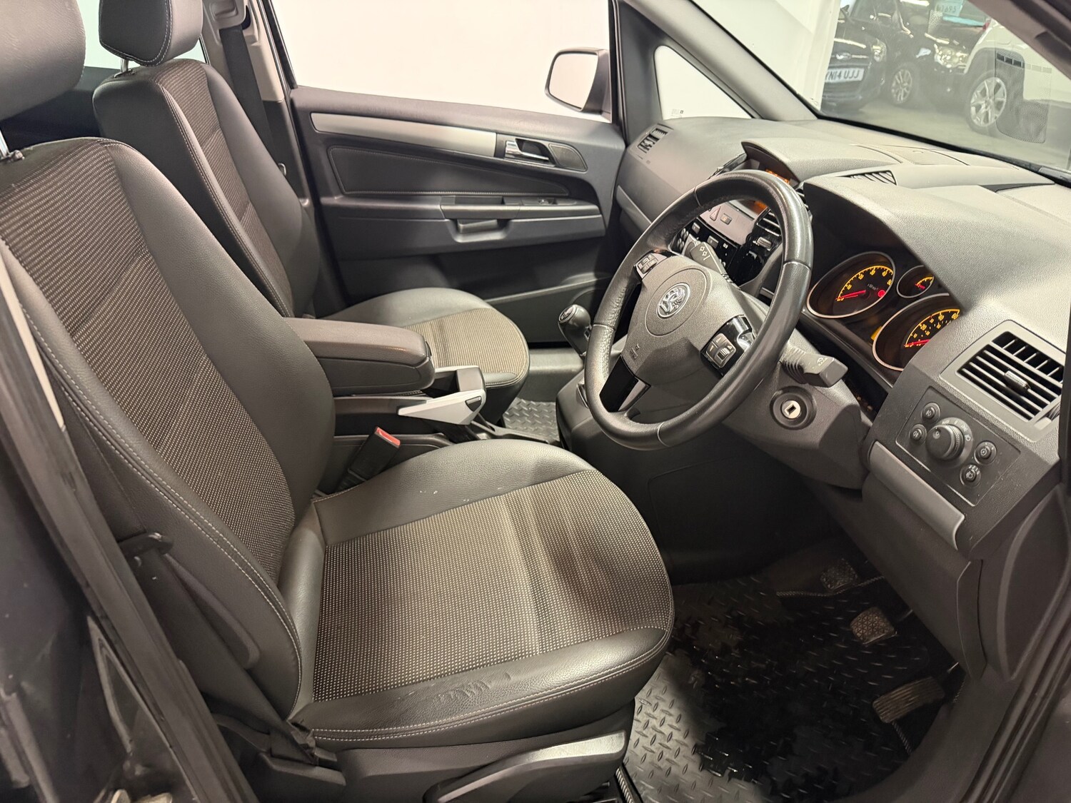 Used Vauxhall Zafira 2010 for sale - 77688101: Photo 6