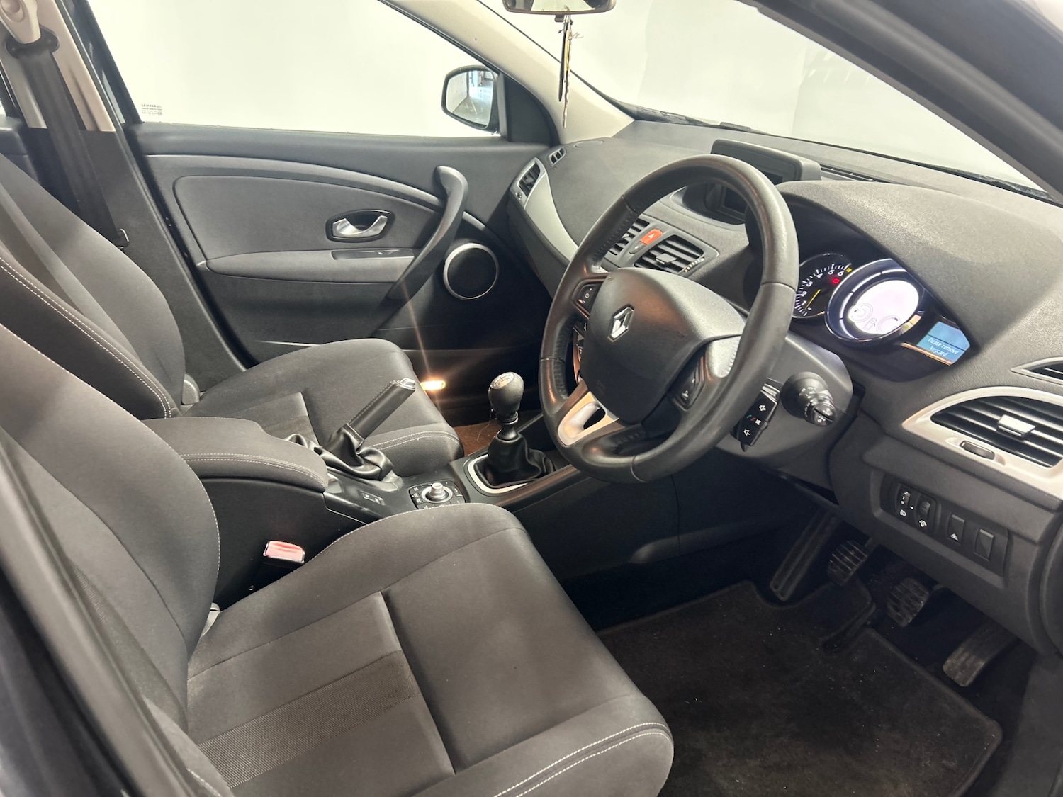 Used Renault Megane 2011 for sale - 76687436: Photo 8