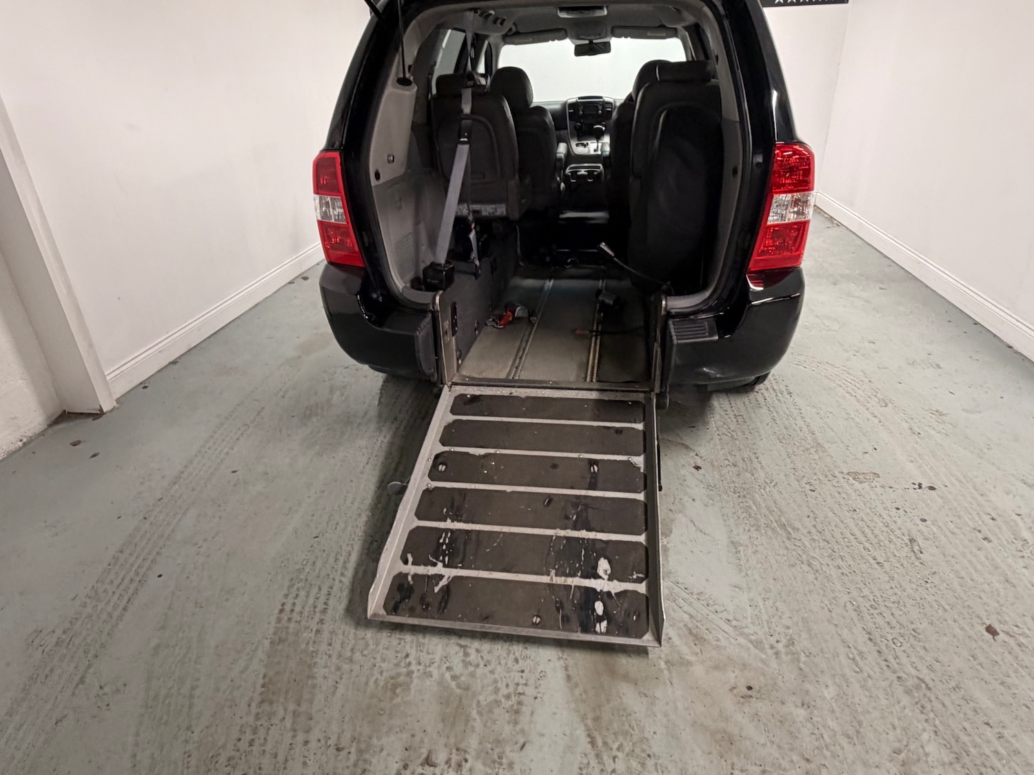 Used Kia Sedona 2011 for sale - 77107901: Photo 8