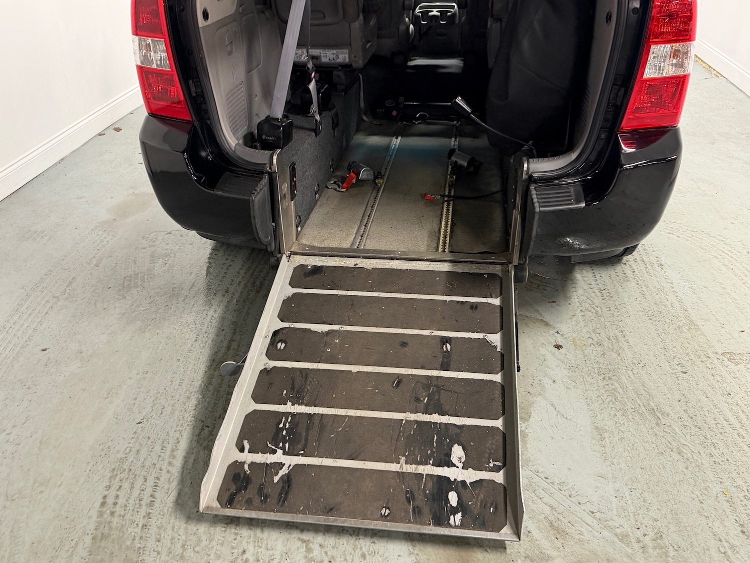 Used Kia Sedona 2011 for sale - 77107901: Photo 9