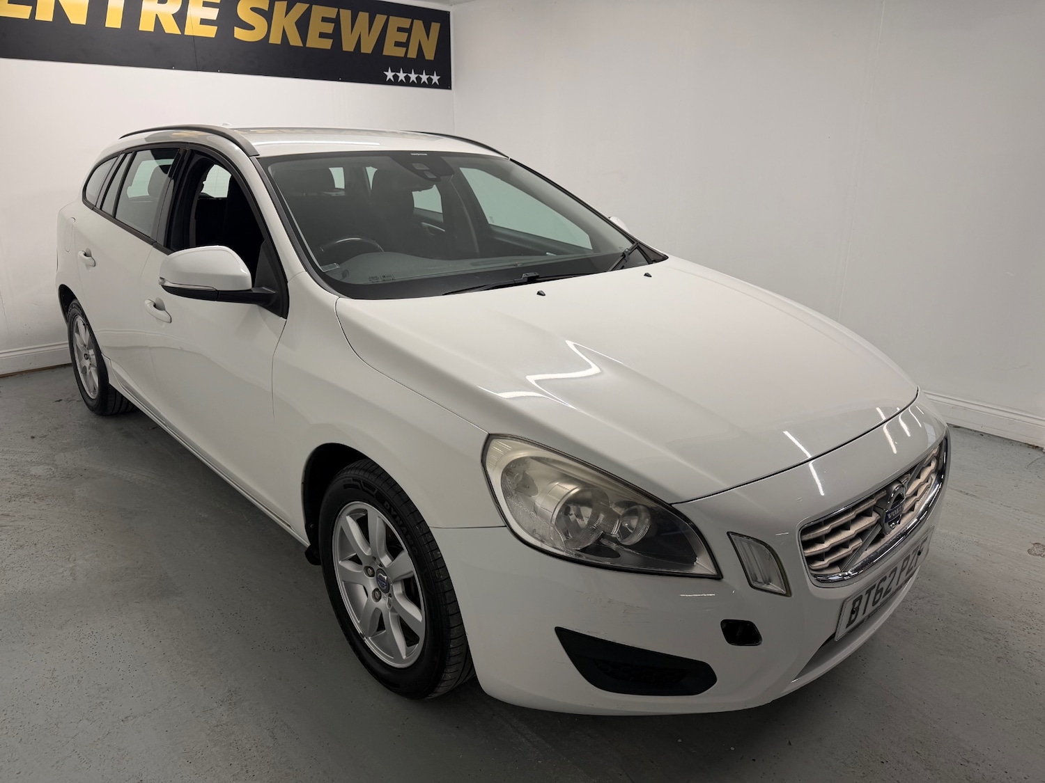 Used Volvo V60 2013 for sale - 77796928: Photo 2