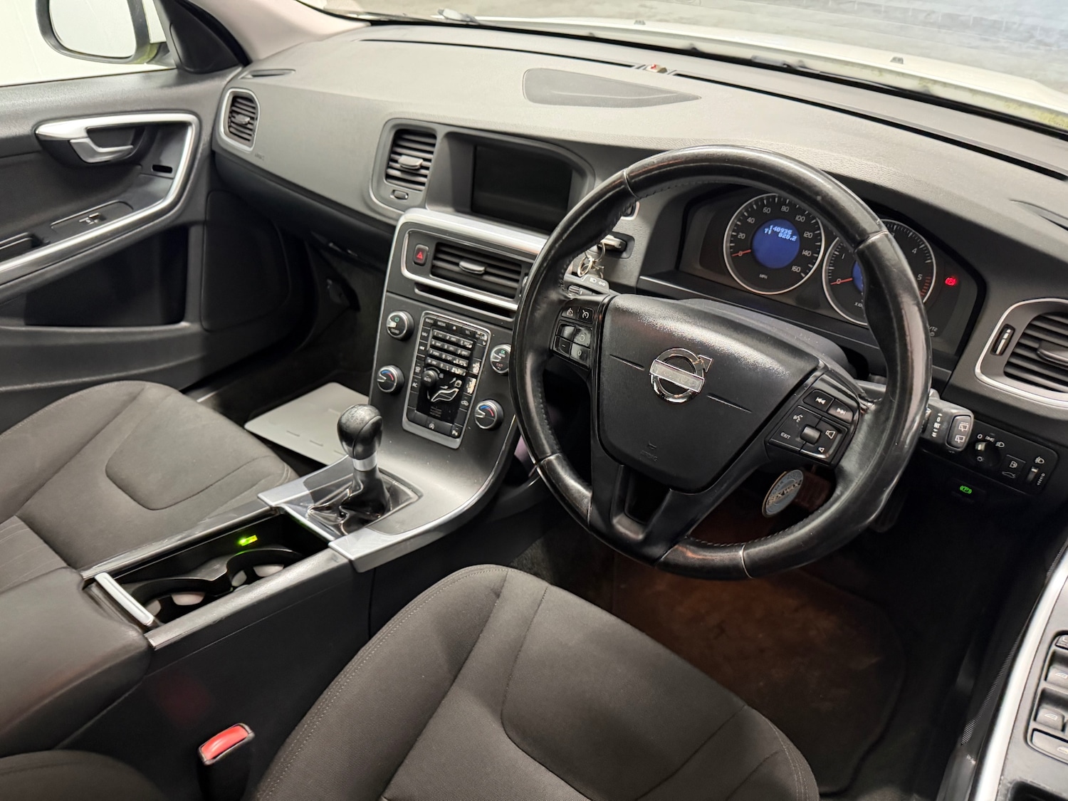 Used Volvo V60 2013 for sale - 77796928: Photo 5