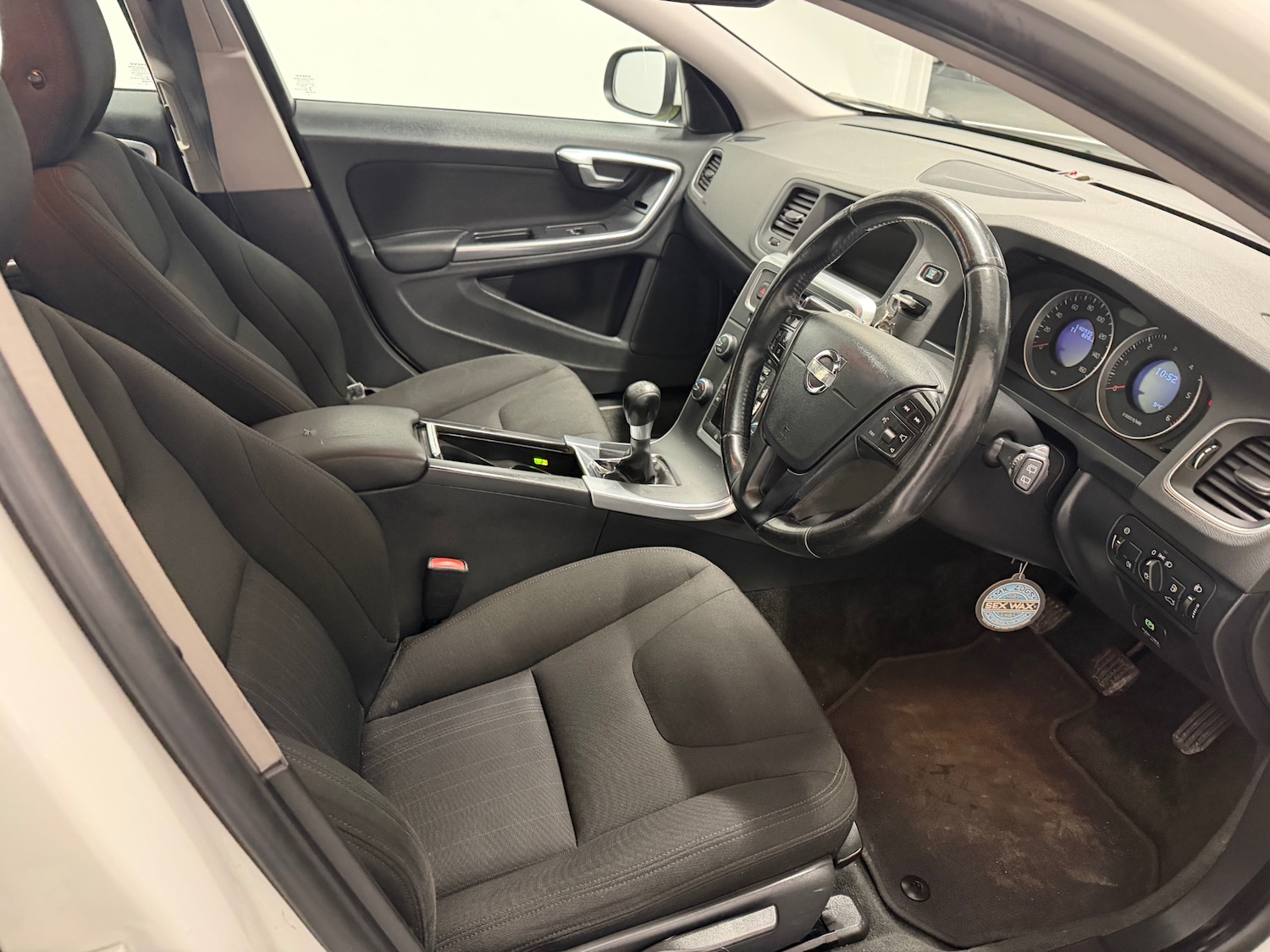 Used Volvo V60 2013 for sale - 77796928: Photo 6