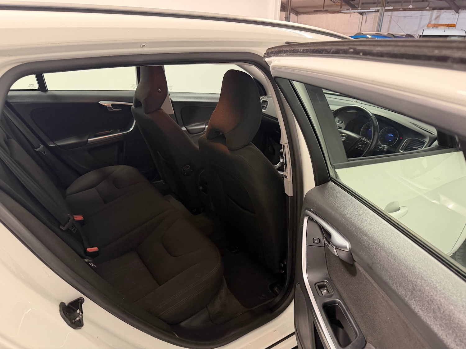 Used Volvo V60 2013 for sale - 77796928: Photo 7