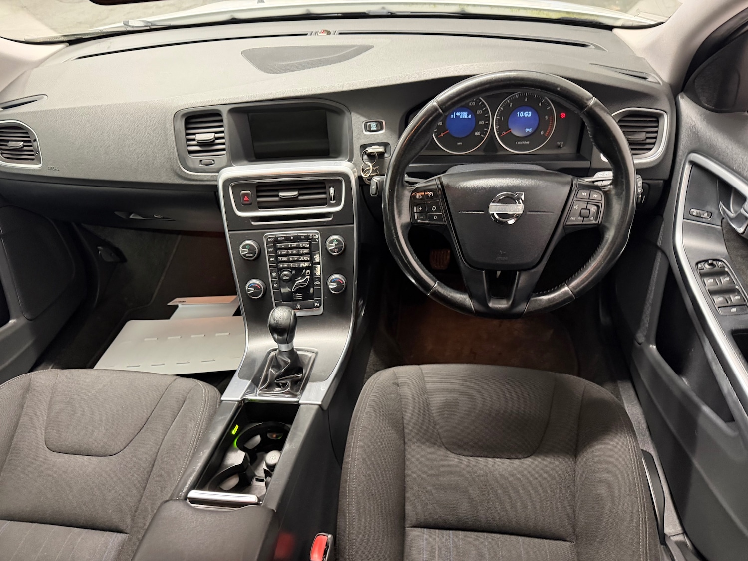 Used Volvo V60 2013 for sale - 77796928: Photo 8