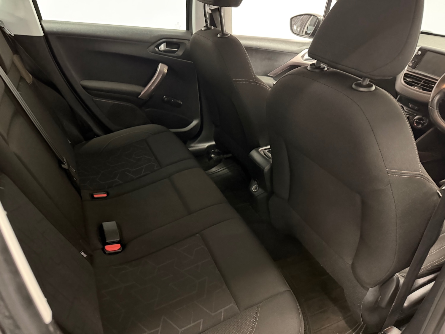 Used Peugeot 2008 2015 for sale - 76946856: Photo 9