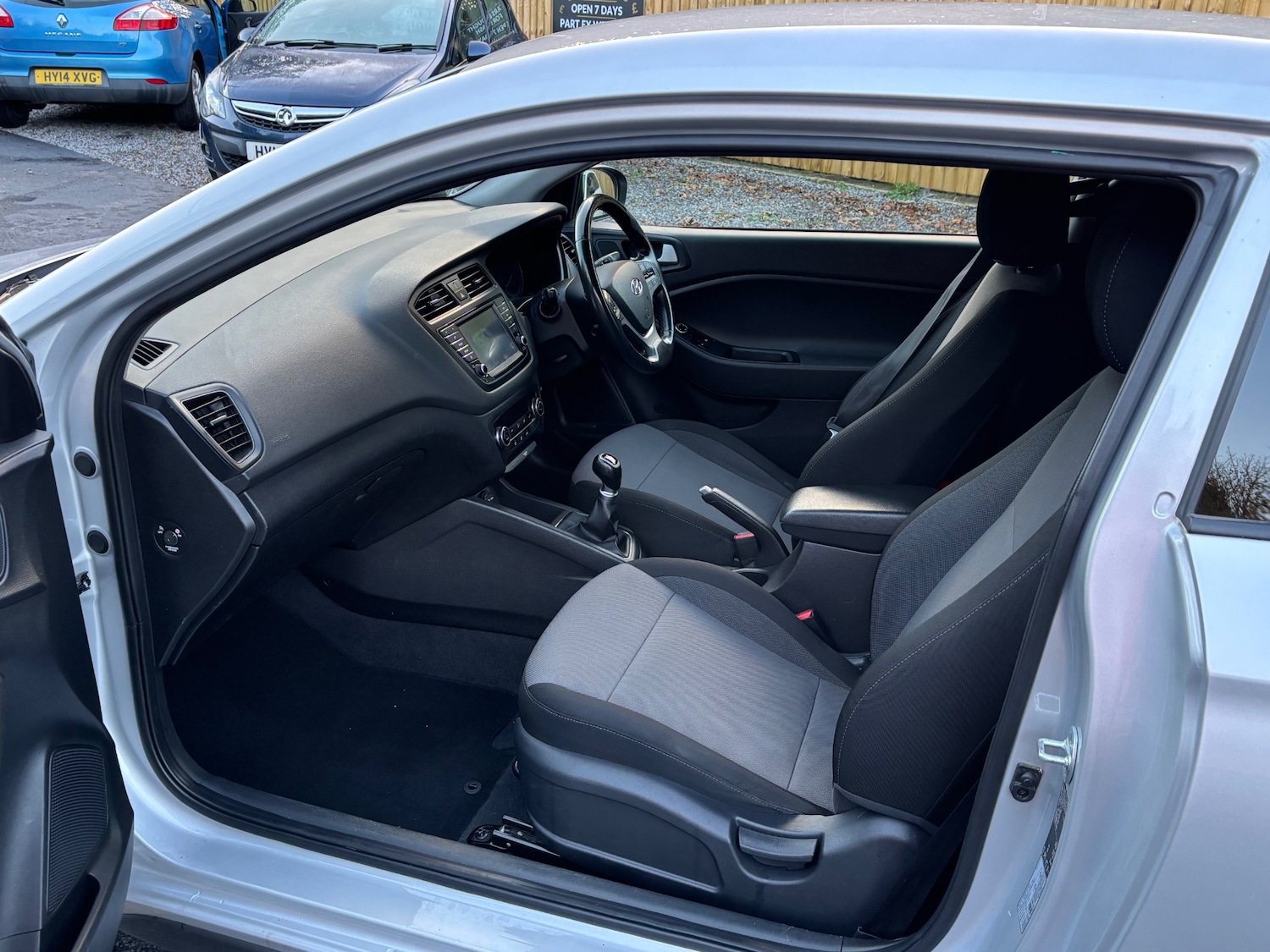 Used Hyundai i20 2015 for sale - 76405019: Photo 9